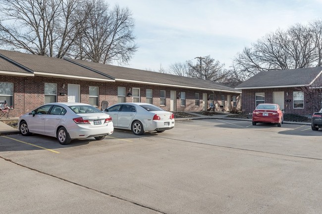 Building Photo - 203-215 W Atkison Ave