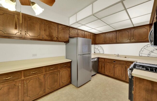 Building Photo - 10351 Menard Ave