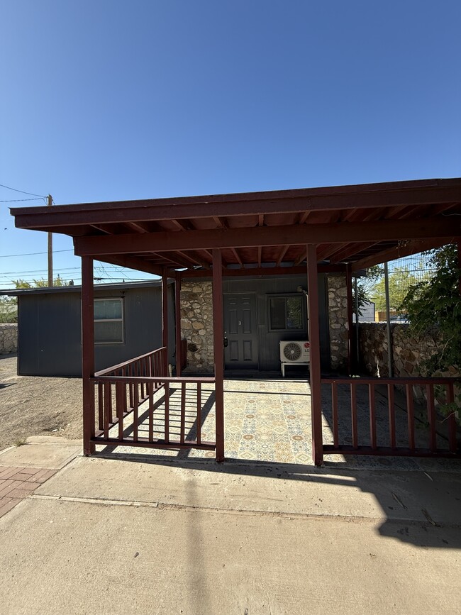 Building Photo - 4410 Trowbridge Dr