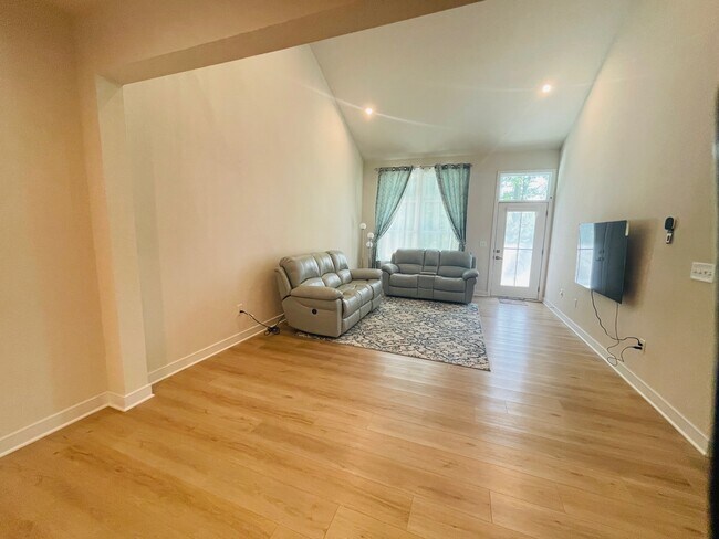 Building Photo - 515 Eldridge Ln