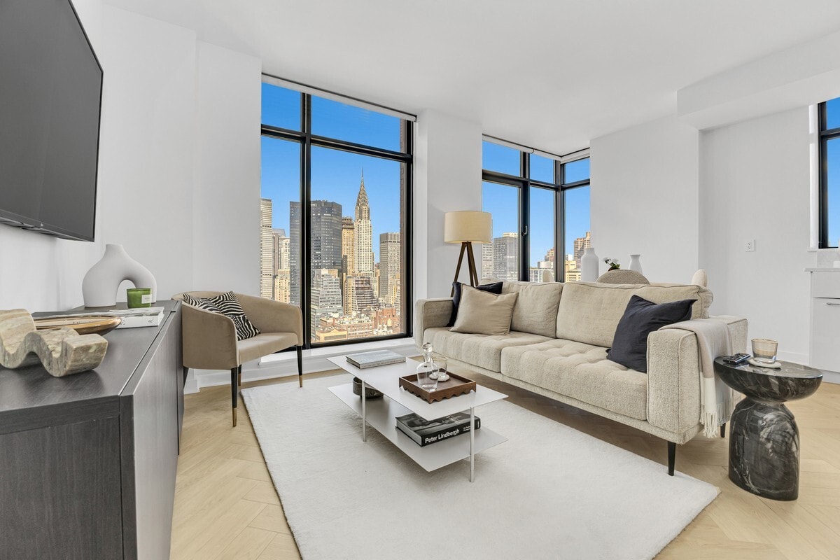 Foto principal - 49 E 34th St