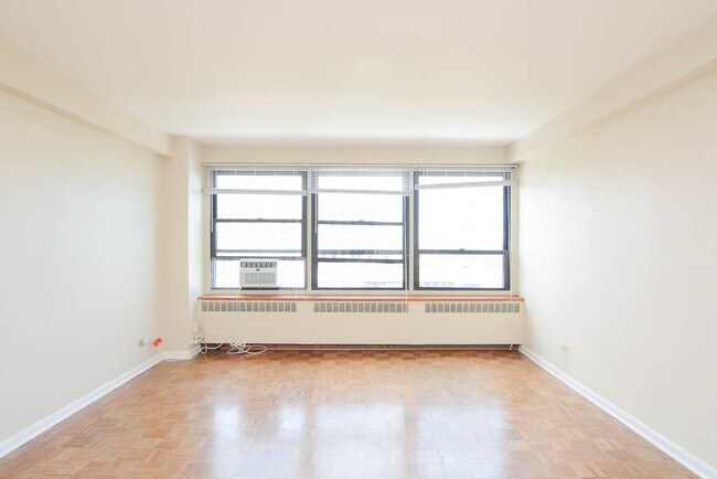 Foto del edificio - 4180 N Marine Dr