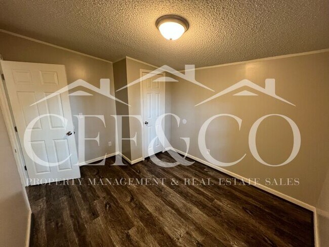 Foto del edificio - 1 Windward Peak Ct
