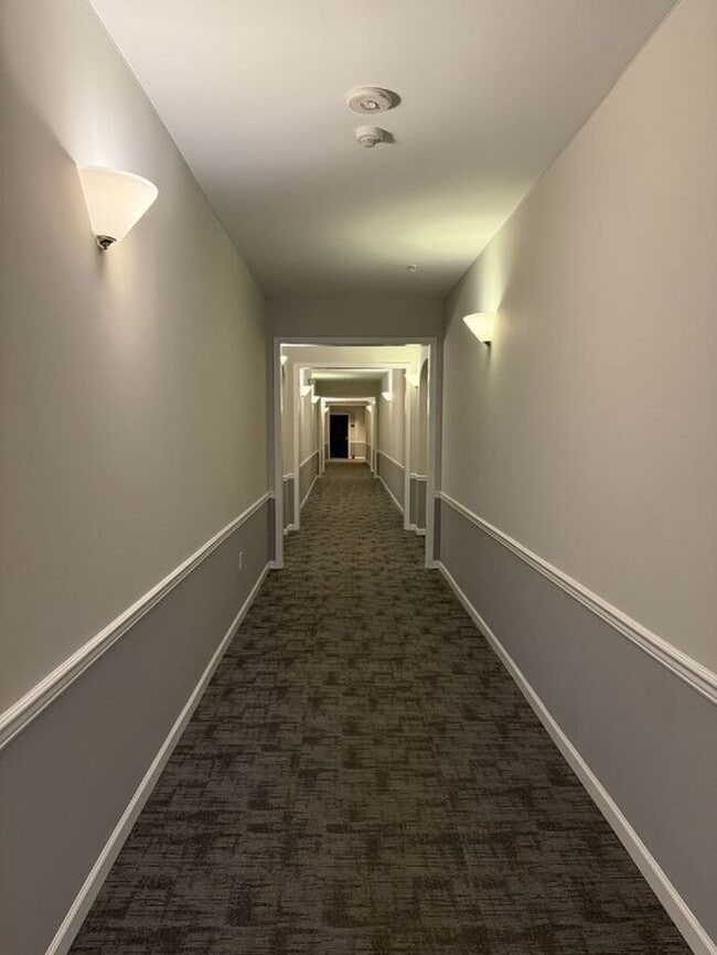 Building Photo - Well maintained 2 br 2 ba condo in the gated community of Belle Vista.