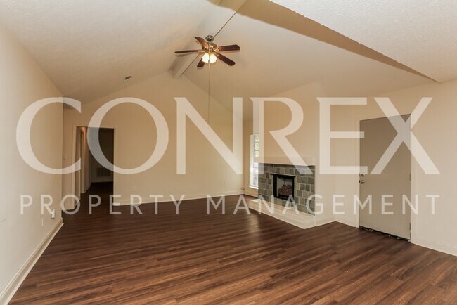 Building Photo - Lovely 4 Bedroom Home in Clinton with Spac...