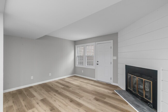 Building Photo - 105 Palace Cir