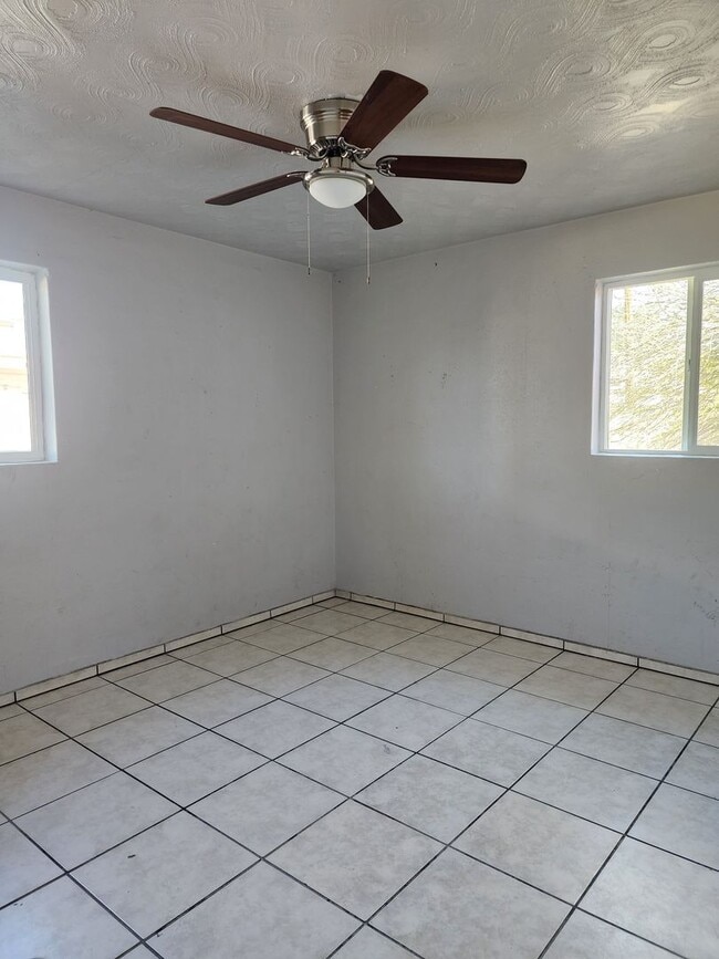 Building Photo - 3 Bedroom in Phoenix!