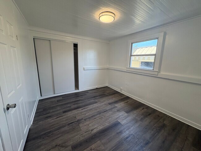 Building Photo - 563 W Sepulveda St
