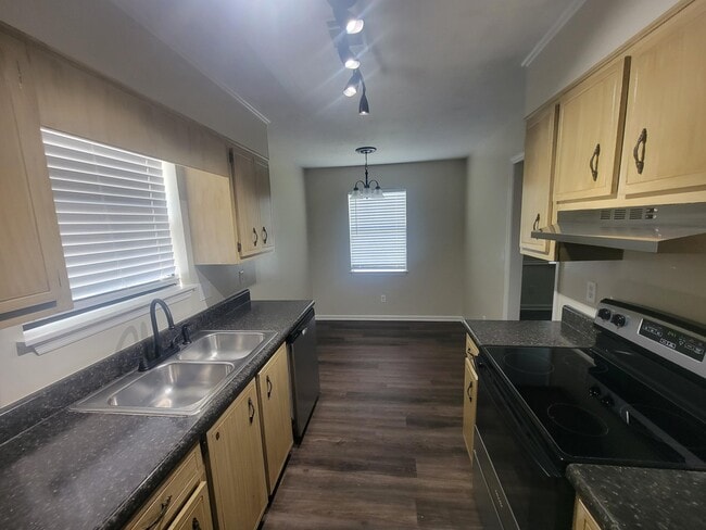 Building Photo - 2640 Teakwood Dr