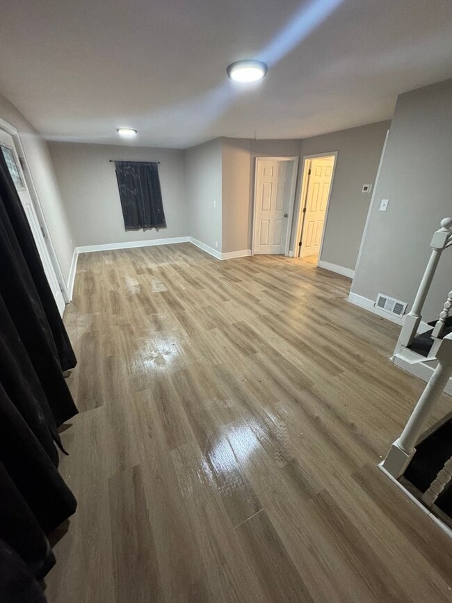 Spacious 6 bedroom - **1 MONTH FREE RENT** - Spacious 6 bedroom - **1 MONTH FREE RENT** House