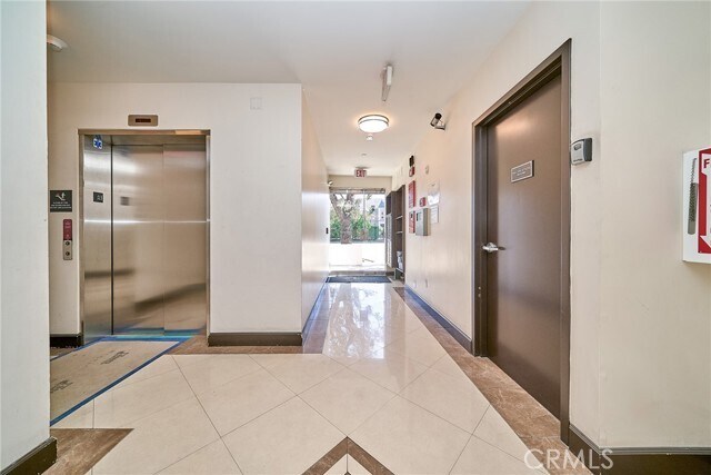 Foto del edificio - 5525 W Olympic Blvd