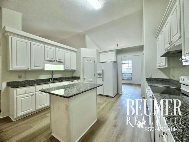 Foto del edificio - 4br/3ba Big, Bold, Beautiful Home for Rent
