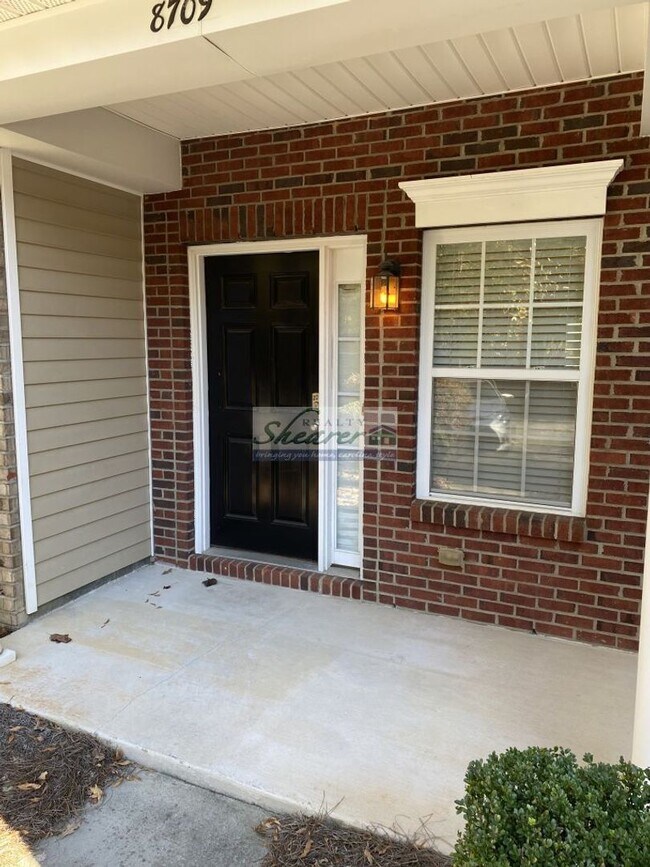 Foto del edificio - 2 Bed, 2.5 Bath Townhome in East Charlotte