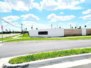 Building Photo - 1403 Lore Dr