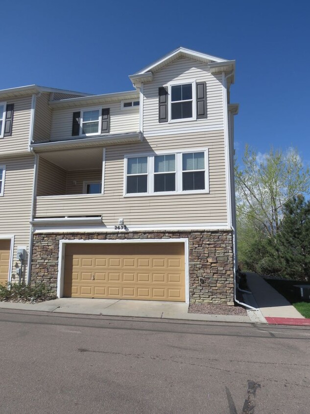 Primary Photo - Great 3-Bedroom Townhome