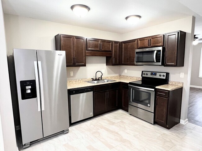 Foto del edificio - 2 Bedroom 1.5 Bathroom Townhome!!!