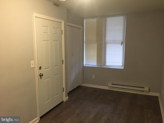 Foto del edificio - 4975 W Thompson St