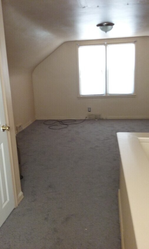 Upstairs Master Bedrm - 19446 Pierson St