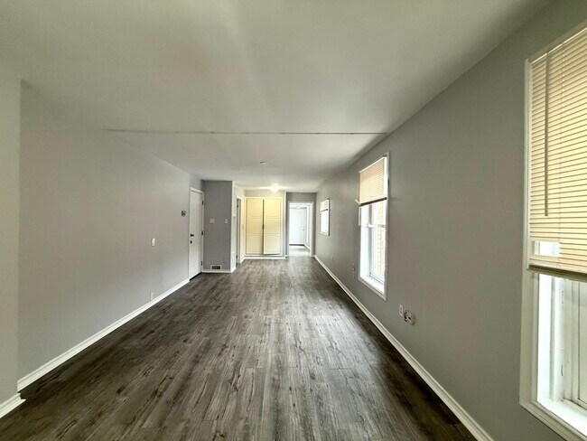 Building Photo - 171 East Avenue S
