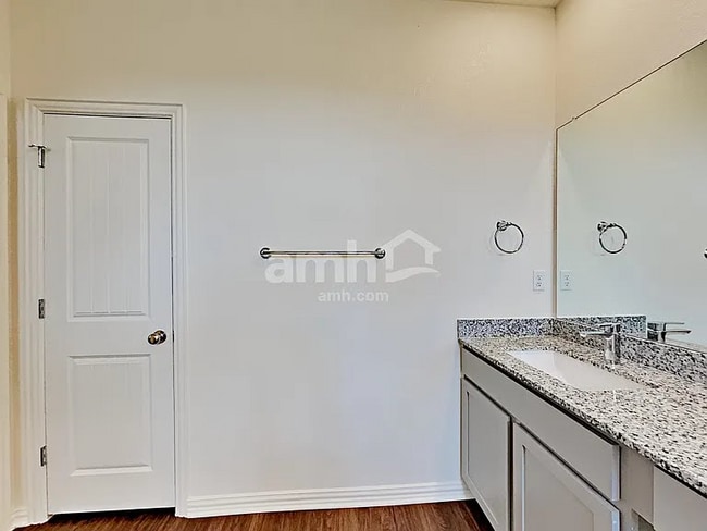 Foto del edificio - 2706 Lillybrook Ln