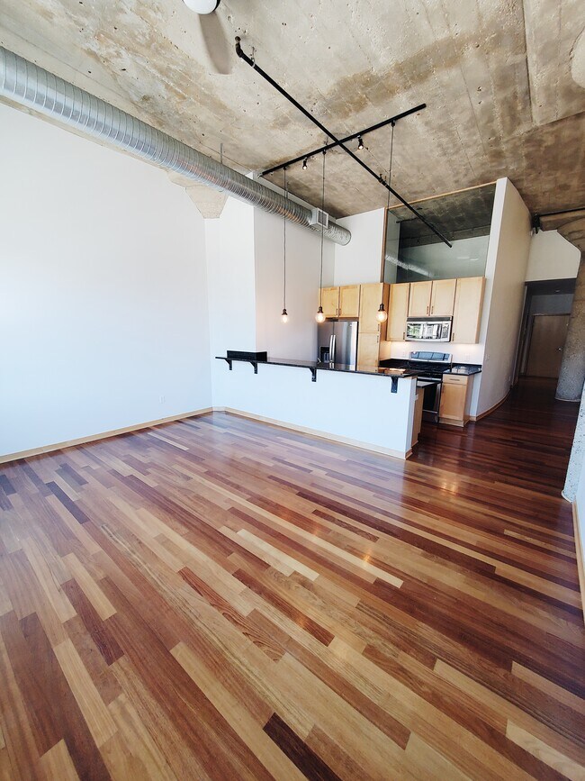 Foto del edificio - Stunning 1BED/1BATH Third Ward Condo