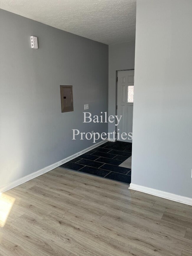 Building Photo - 952 S Floyd St