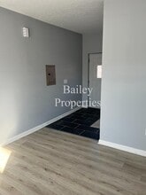 Building Photo - 952 S Floyd St