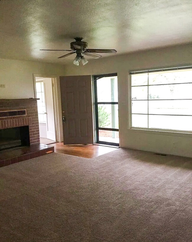 Living room, door to the left leads to master bedroom - 901 King St