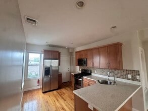 Building Photo - 136 K St