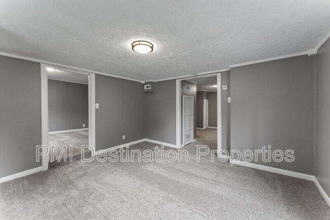 Building Photo - 616 Capelle St