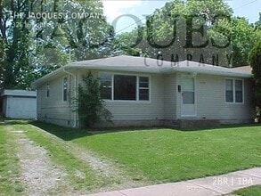 Building Photo - 2326 N Rogers Ave