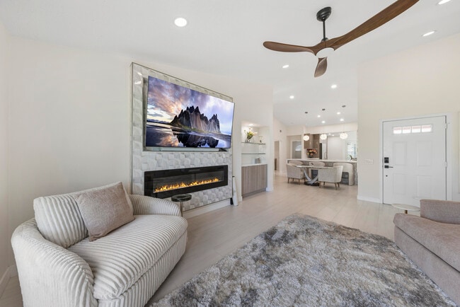 Foto del edificio - 269 Vista Royale Cir W