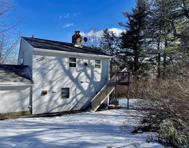 Building Photo - 705 Milan Hill Rd