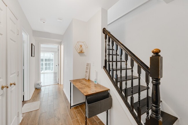 Foto del edificio - *Fully Furnished Option Available***Nestled in a highly desirable and safe neighborhood