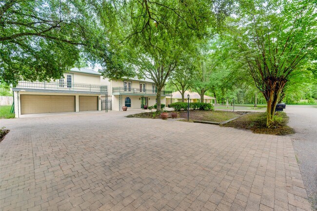 Foto del edificio - 303 Shady Glen Ln