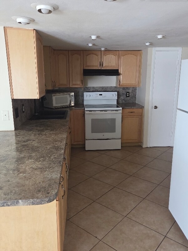 Foto del edificio - 7225 Rosarian Dr