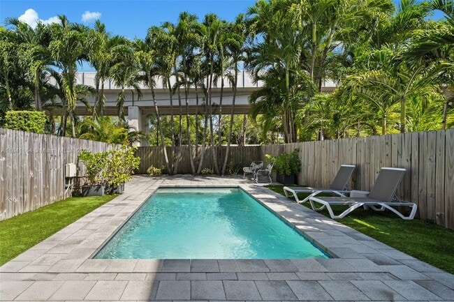 Building Photo - 3567 SW 1st Ave