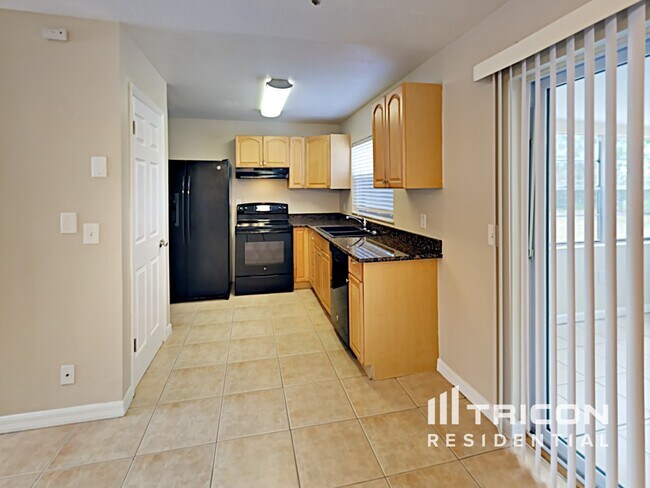 Foto del edificio - 227 Lochmond Dr