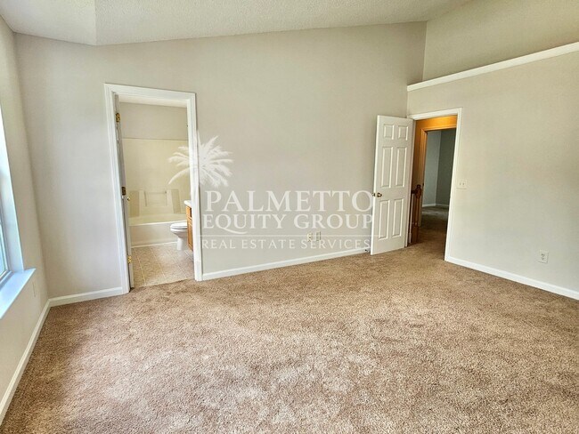 Foto del edificio - 5715 River Glen Dr