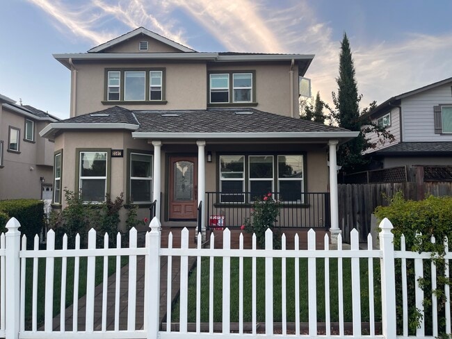 Building Photo - 3507 Olsen Dr