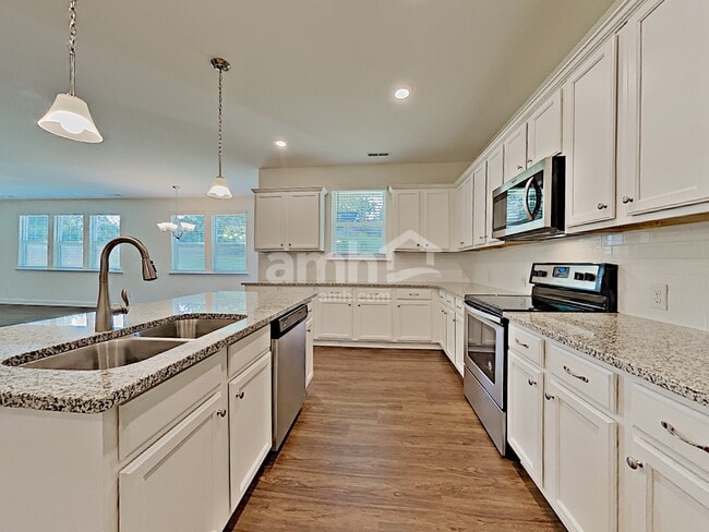 Foto del edificio - 6161 Rosemore Ln