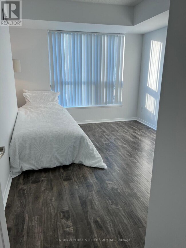Photo du bâtiment - 4900-4900 Glen Erin Dr