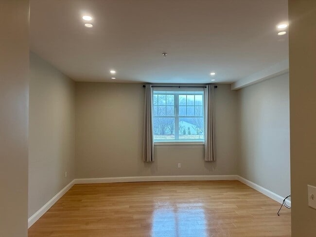 Foto del edificio - 816 Brayton Point Rd