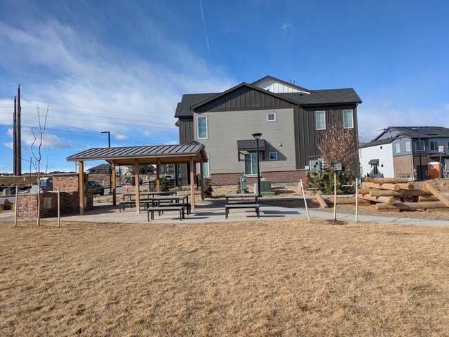 Foto del edificio - 450 Millwall Cir