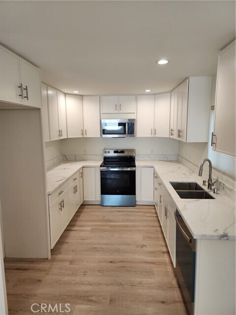 Foto del edificio - 5724 Noble Ave
