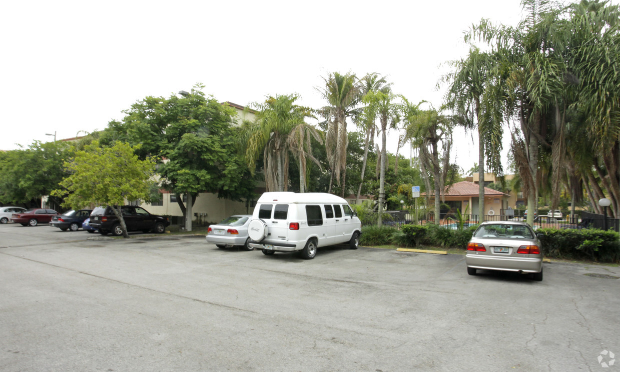 Parking Area - Sunpointe Apartments