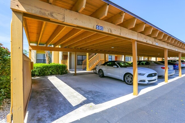Building Photo - ***3BED/2BATH***FURNISHED***GOLF COURSE VI...