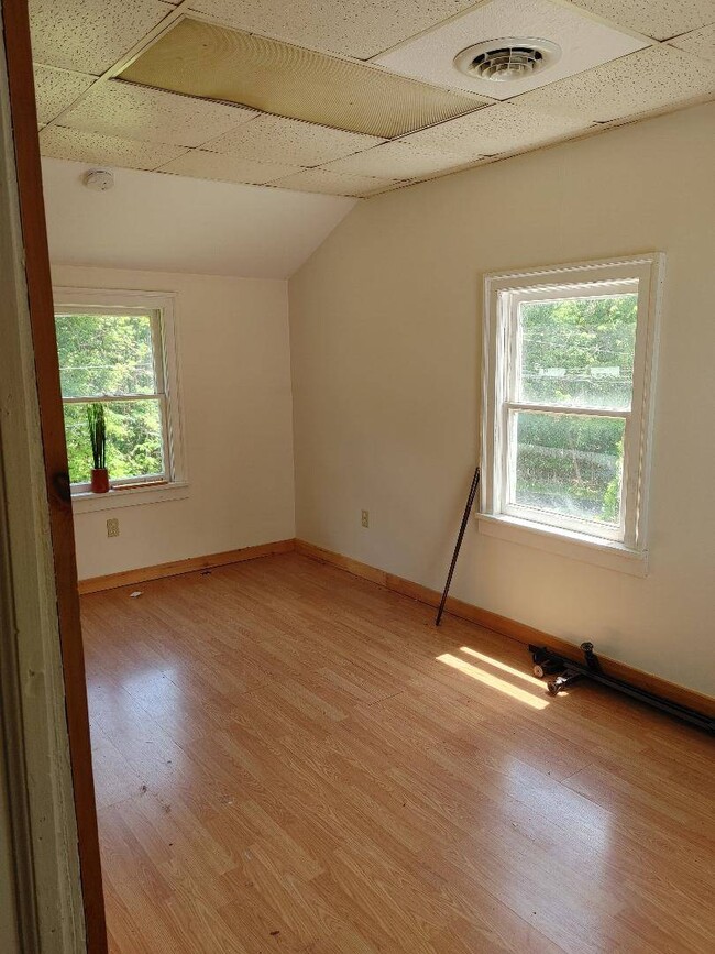 Building Photo - 260 Canniff Rd