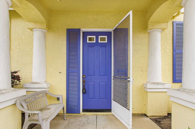 Foto del edificio - Live in West Davis for Less — Spacious Home, Unbeatable Location, Long-Term Lease Welcome