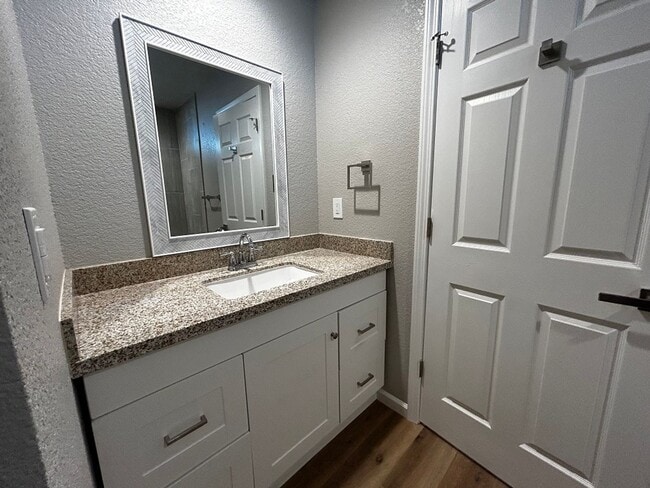 Building Photo - Coming Soon! 2 Bed/1 Bath Home